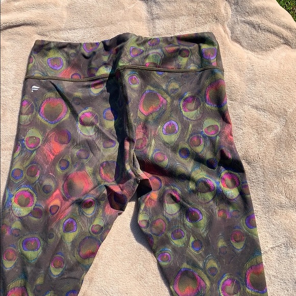 Peacock fabletics leggings - Picture 2 of 3